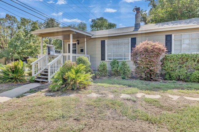 Building Photo - 4815 Woodview Ave