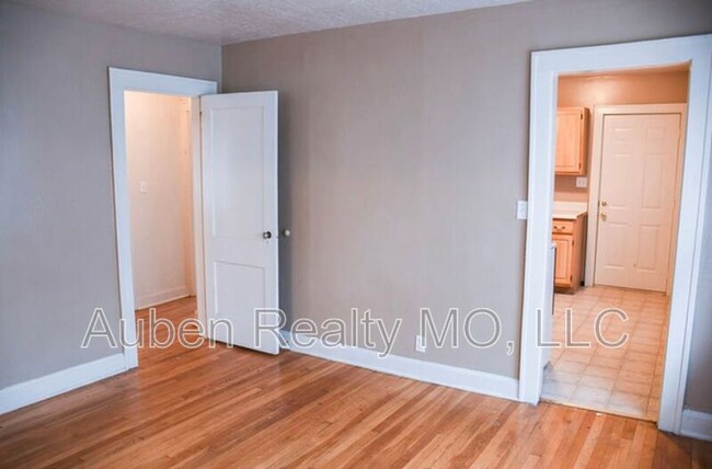 Building Photo - 5405 Harrison St