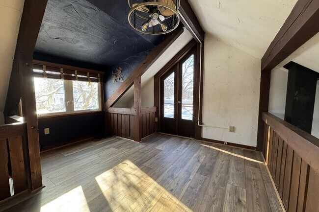 Building Photo - Central Ames Home Available Now