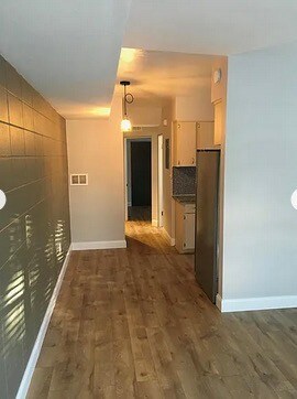 Building Photo - 321 S Brown Ave