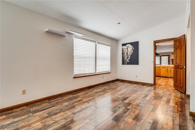Building Photo - 5242 Dickens Dr