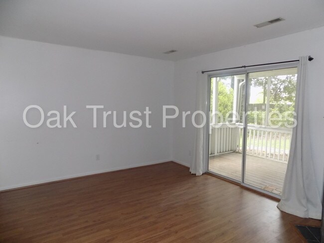 Building Photo - Lakeside James Island Townhouse