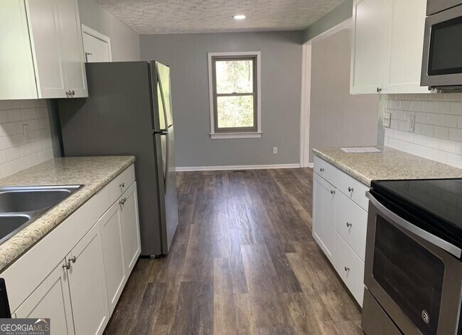 Building Photo - 19 Oak Hill Dr