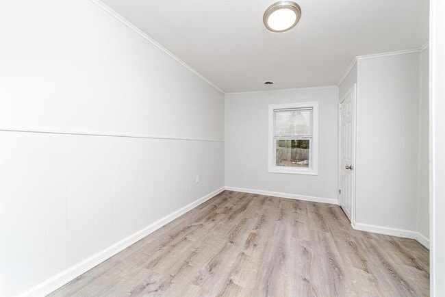 Building Photo - 824 2nd St