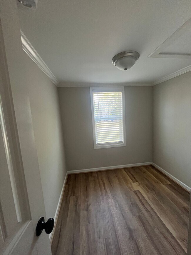 Building Photo - 177 Eastrbook Dr