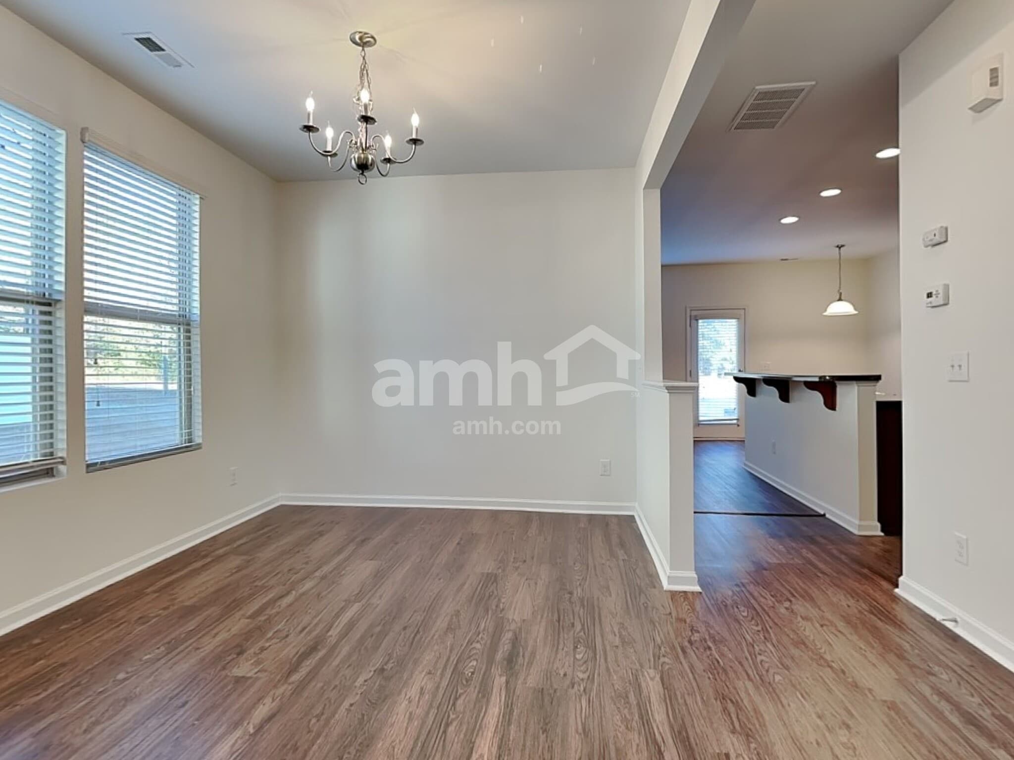 Building Photo - 4483 Middletown Dr