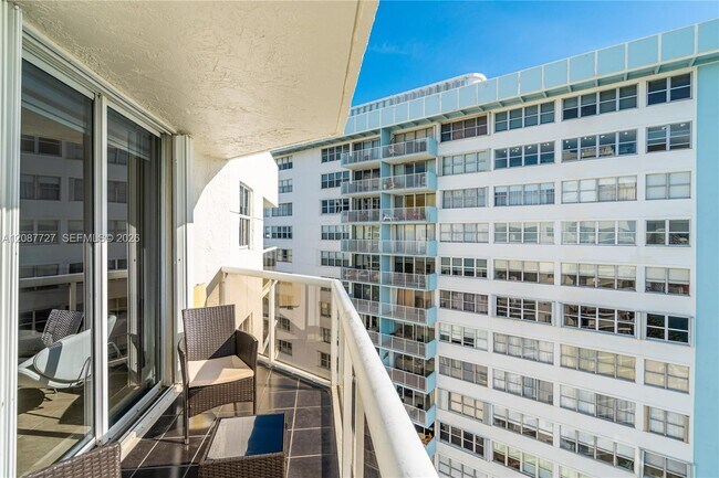 Building Photo - 5880 Collins Ave
