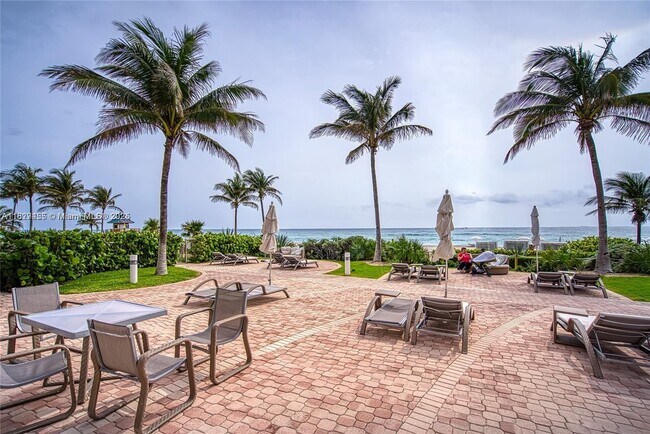 Building Photo - 18101 Collins Ave