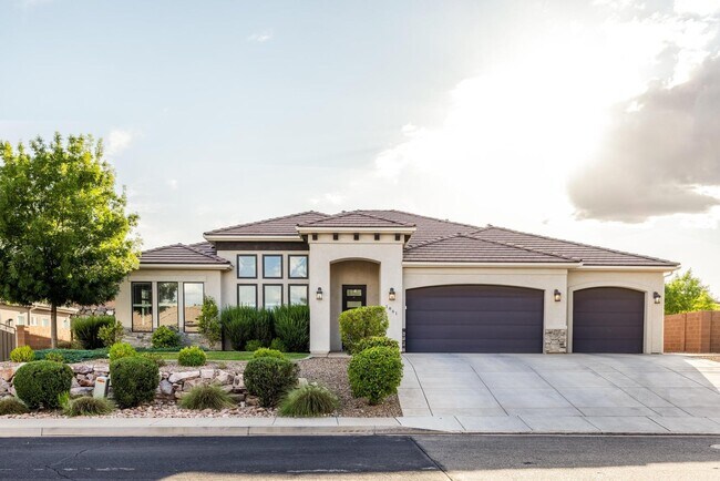 Primary Photo - 1861 N Mountain View Dr