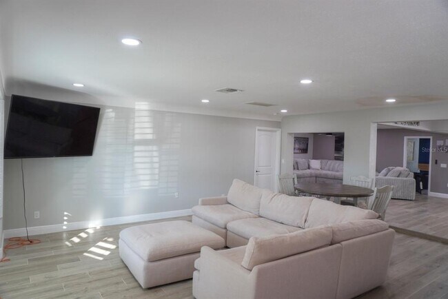 Building Photo - 293 Monte Cristo Blvd