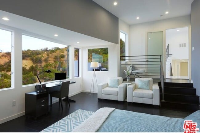 Building Photo - 3624 Avenida Del Sol