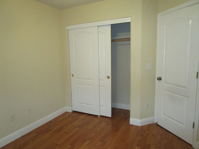 Building Photo - 142 Altamont Ct