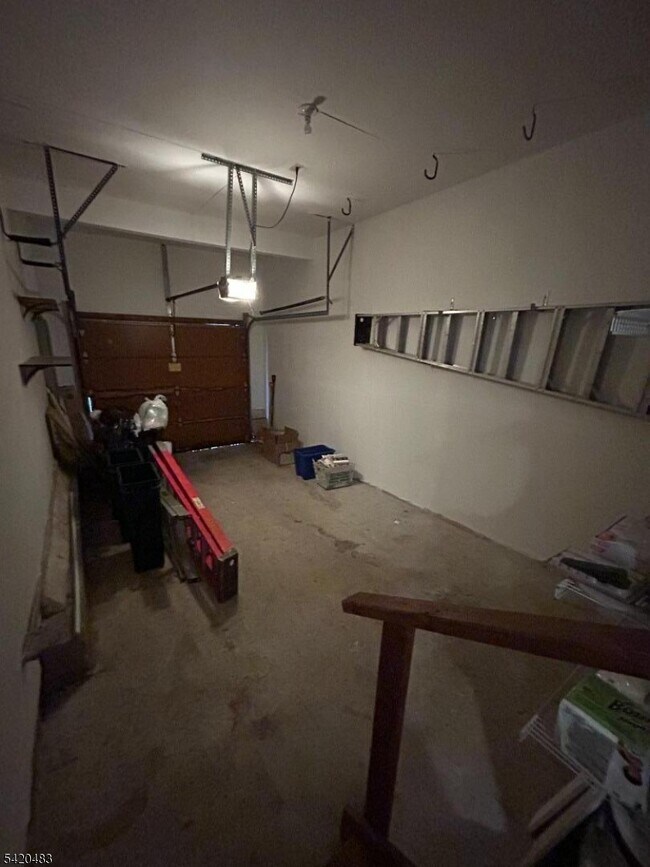 Building Photo - 220 Butternut Dr