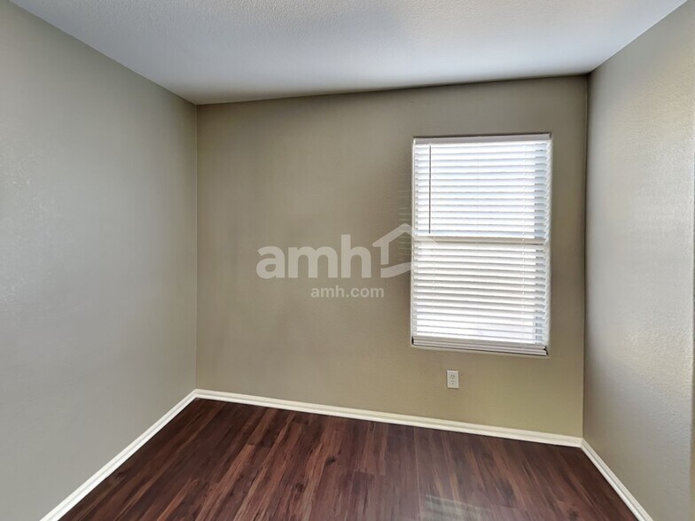 Building Photo - 2338 W Running Deer Trl