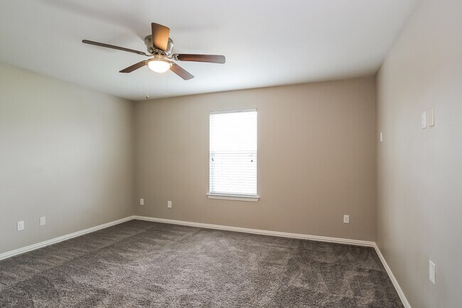 Building Photo - 5211 Clipper Hill Ct