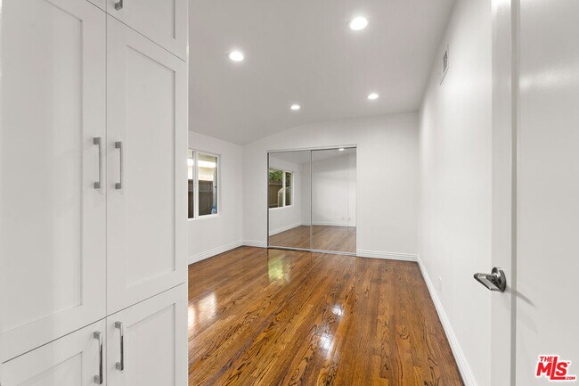 Building Photo - 3761 Sheridge Dr