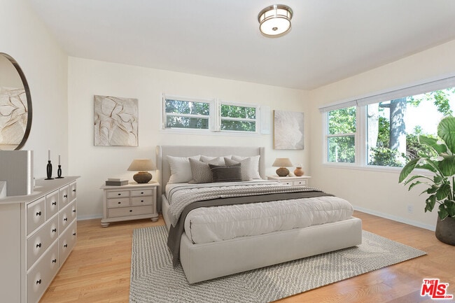 Building Photo - 2536 Roscomare Rd