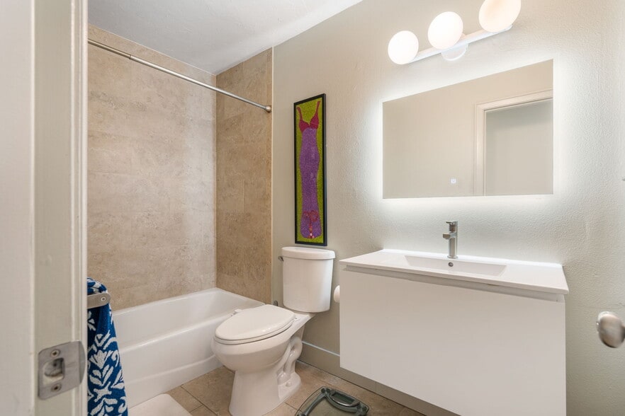 Bathroom 2 - 1750 Alta Vista St