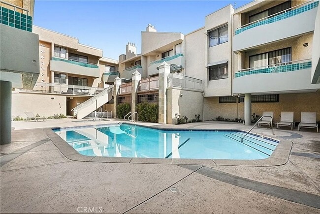 Building Photo - Beautiful Luxury 2 Bedroom Condo w/ Laundry Hookups, Private Patio, Secured Parking, Hardwood Flo...