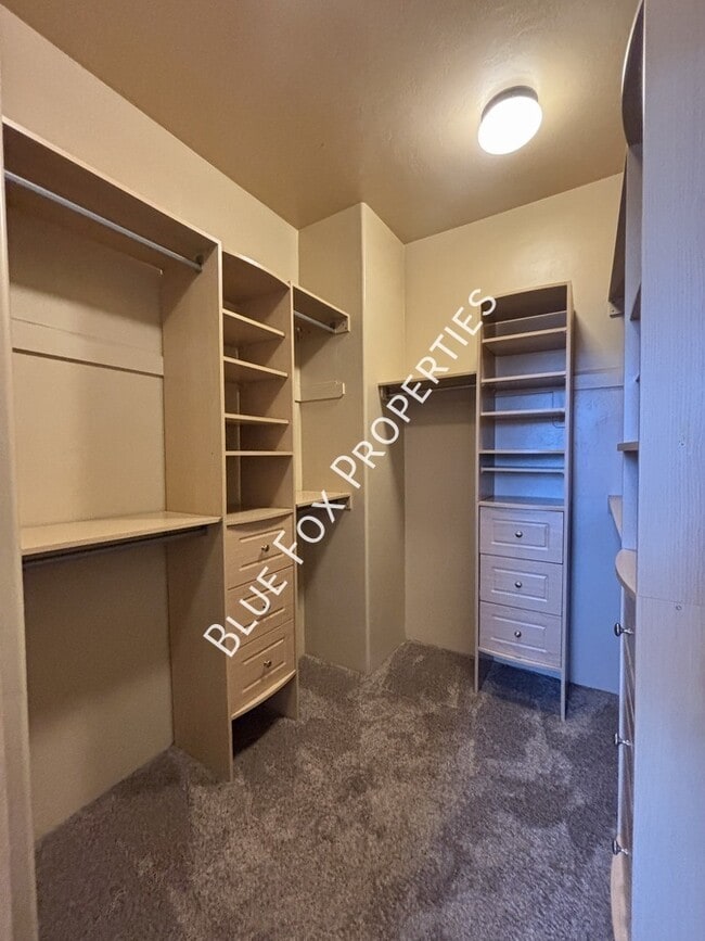 Building Photo - 4688 N Belgravia Rd