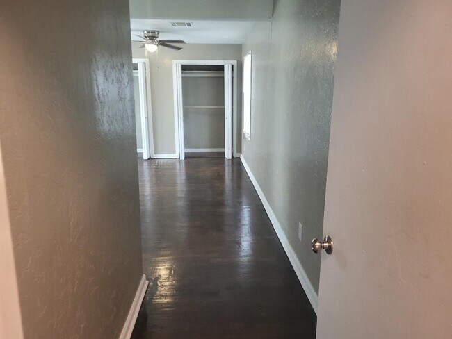 Building Photo - 2206 NW 19th St