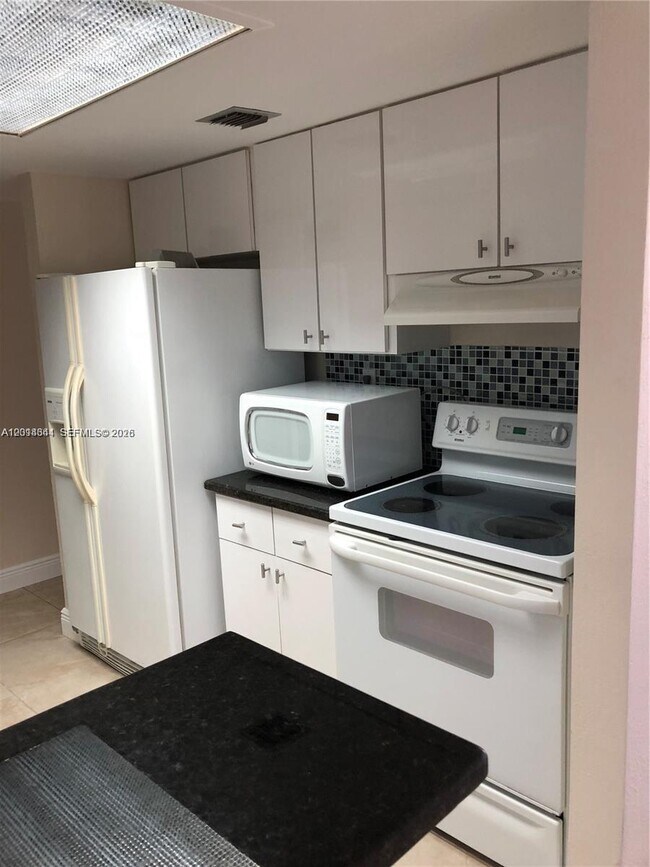 Building Photo - 15820 SW 91st Ct