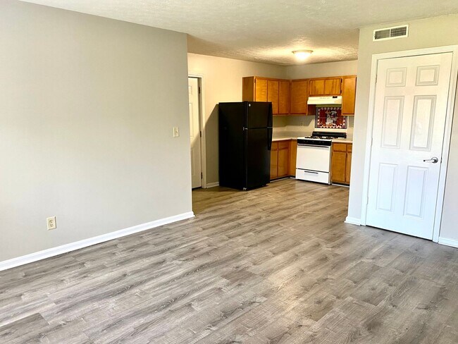 Building Photo - Remodeled 3 bedroom apartment in Portland - Section 8 accepted
