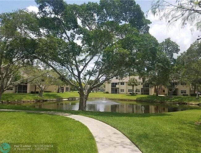 Building Photo - 840 Cypress Park Way