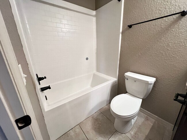 Building Photo - Beautiful 3 Bedroom, 2 Bathroom Home in Ocala!!