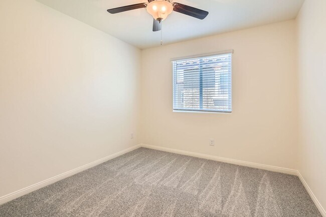 Building Photo - Spacious & Smart: Southern Highlands 4-Bed...