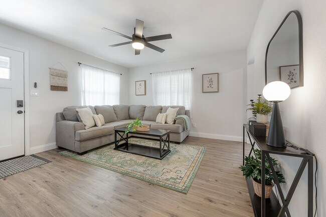 Building Photo - 2400 34th Ave N