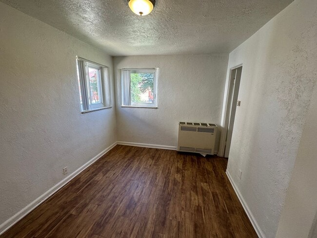 Interior Photo - 955 16th St