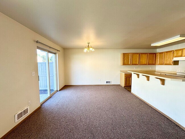 Building Photo - 2107 Yellowstone St