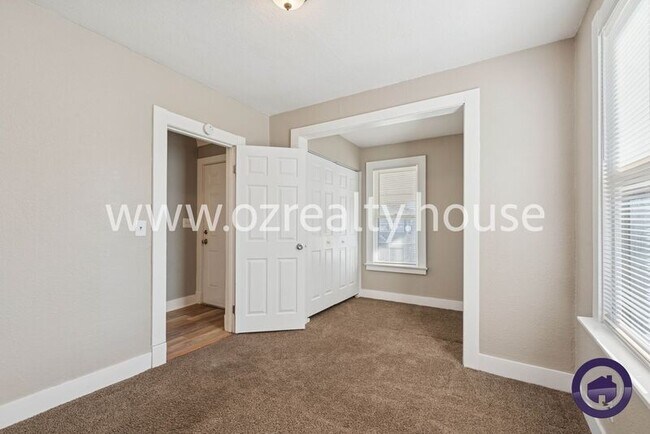 Building Photo - 1005 Elysian Ave