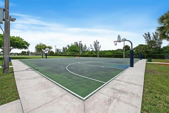Building Photo - 15376 14th Manor