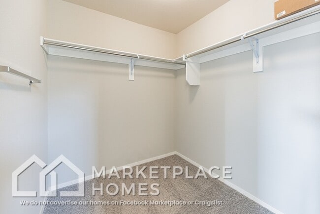 Building Photo - 981 E Starling St