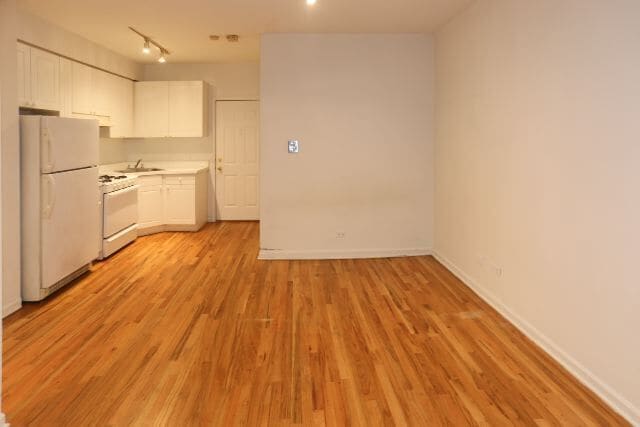 Building Photo - 909 W Dakin St