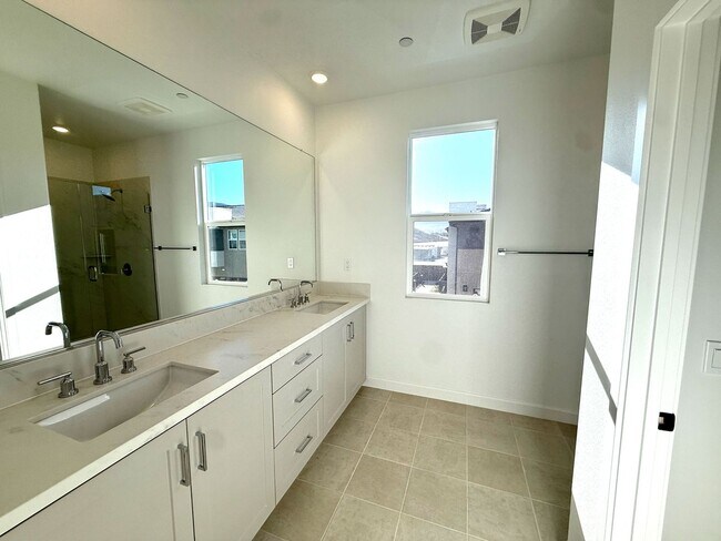 Building Photo - 2025 Build, 3 Bedroom 2.5 bath with over 2...