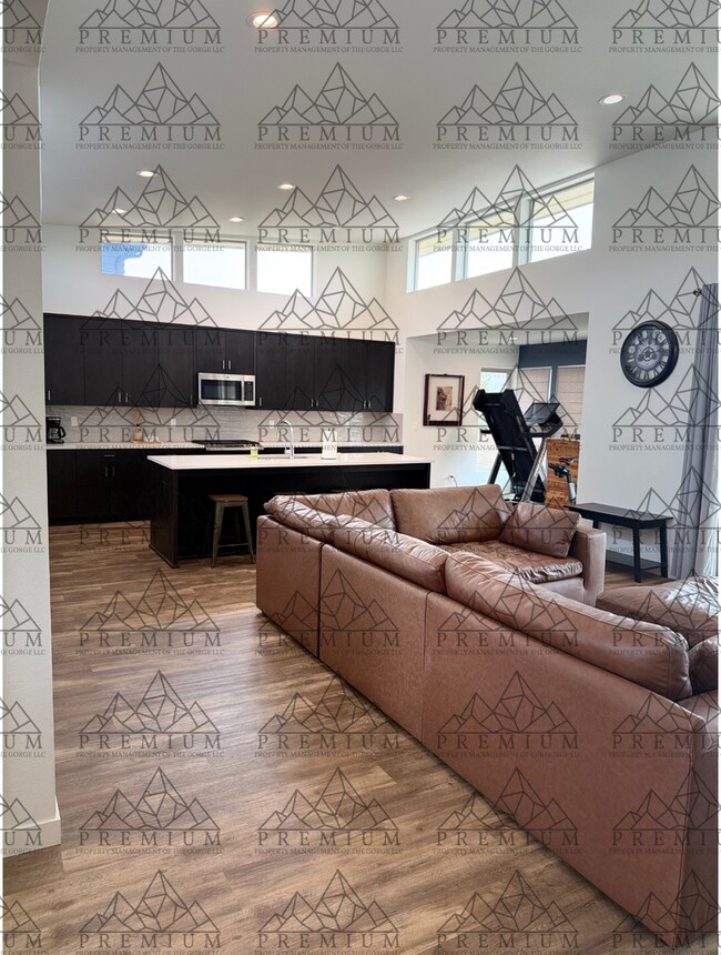 Building Photo - 3 BED 2 BATH FULLY FURNISHED HOME!!!