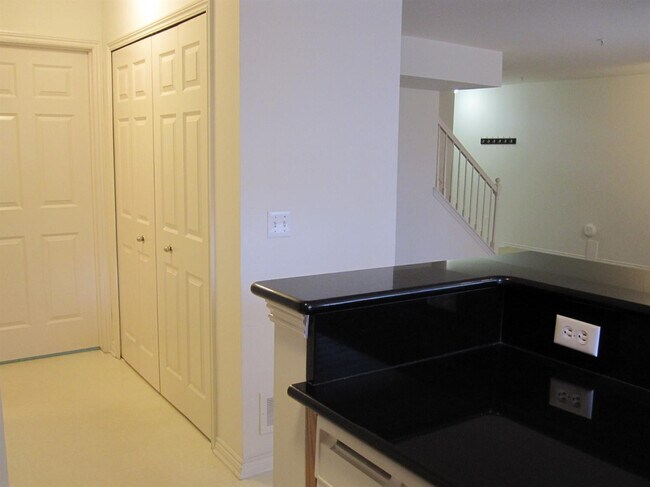 Building Photo - 3055 Barclay Wy