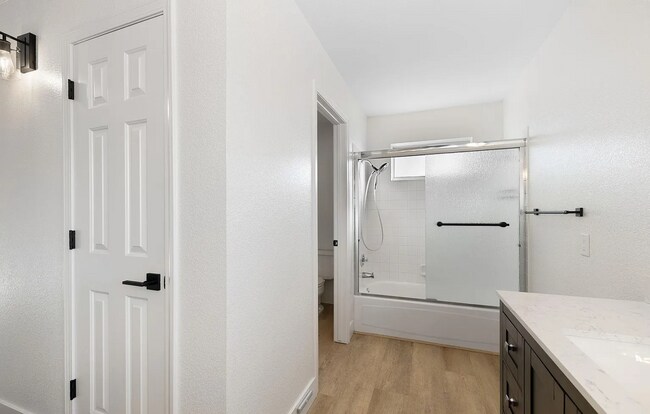 Building Photo - 3 Bed/2.5 Bath House w/ Yard Close to UNR