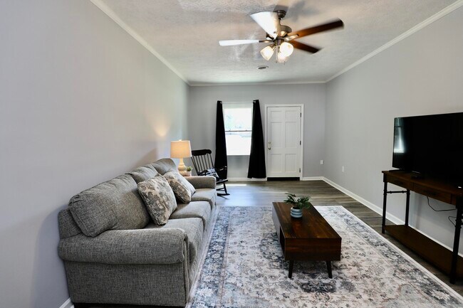 Building Photo - 6 Hilliard Dr