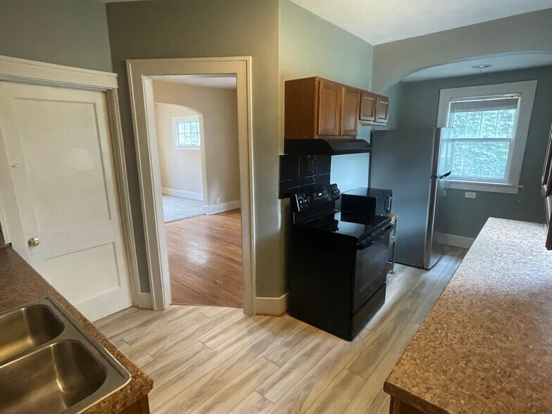 Primary Photo - 122 N 38th St