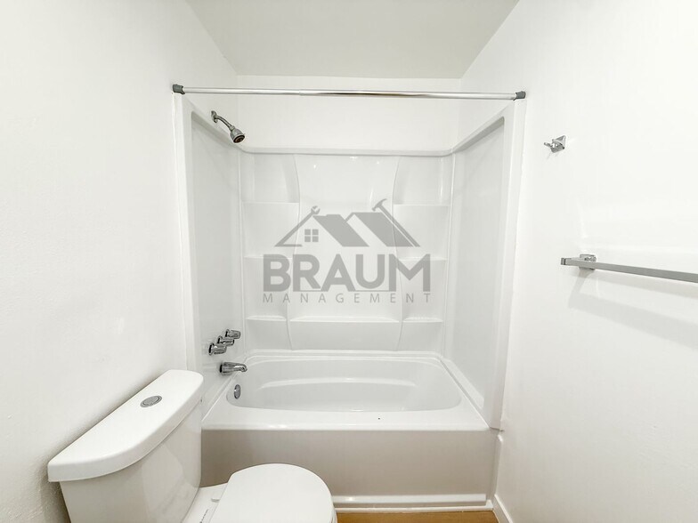 Building Photo - 4632 Laurel Canyon Blvd