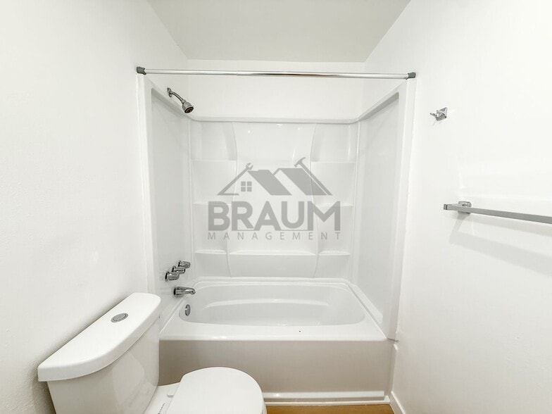 Building Photo - 4636 Laurel Canyon Blvd