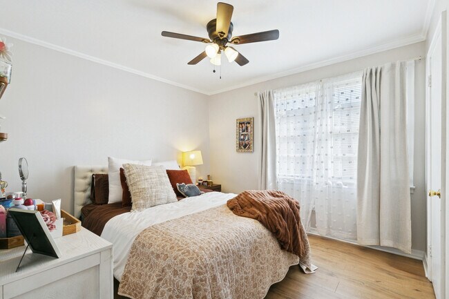 Building Photo - 453 Aurora Ave