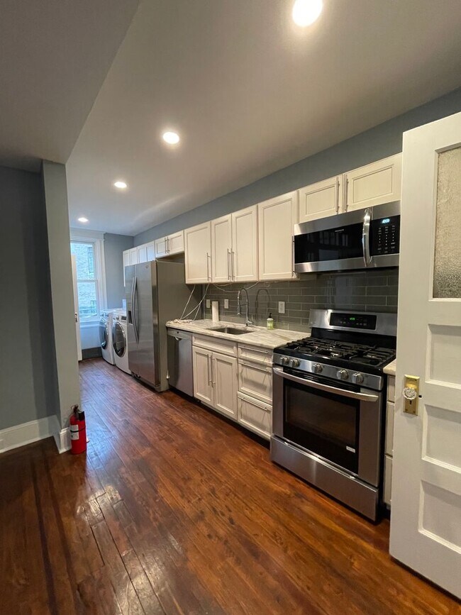 Building Photo - Beautiful Petworth Row House On Grant Circle Park W/Parking Included, Pets Welcomed, Updated Kitc...