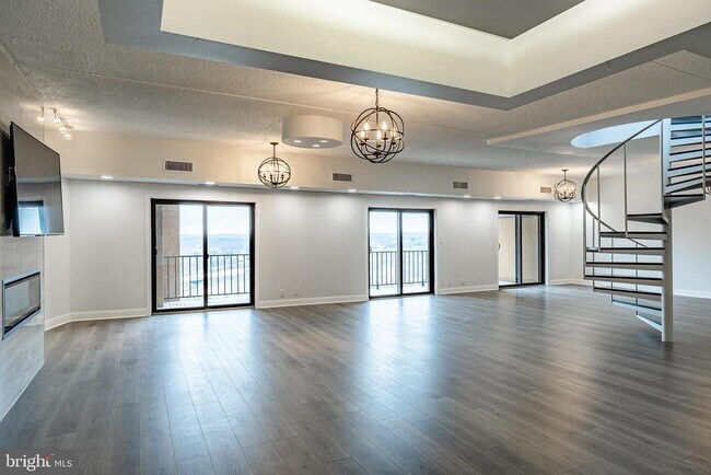 Building Photo - 21510 Valley Forge Cir