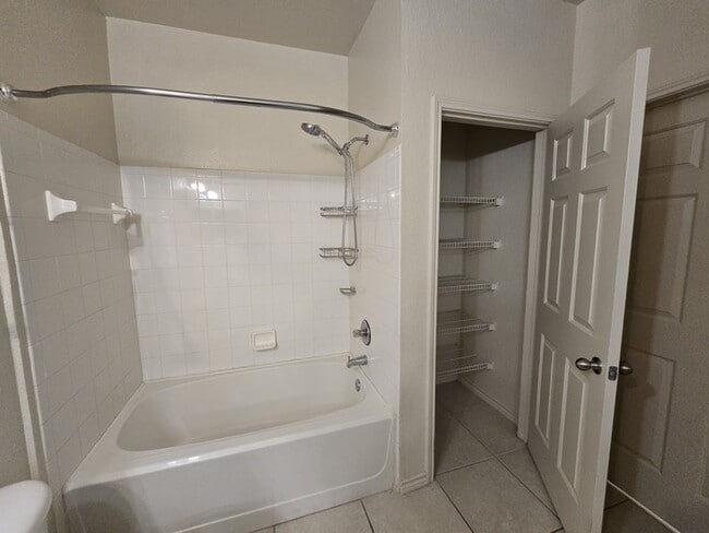 Building Photo - 1 Bed 1 Bath Condo For Rent in Tampa $1499
