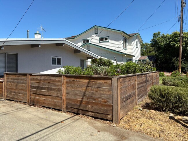 Building Photo - 515-517 K Street